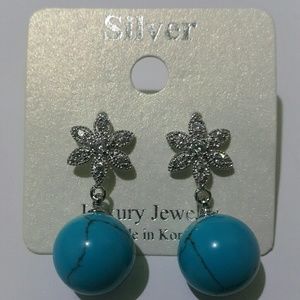 Beautiful,Brand NEW, Unworn, made in KOREA earring